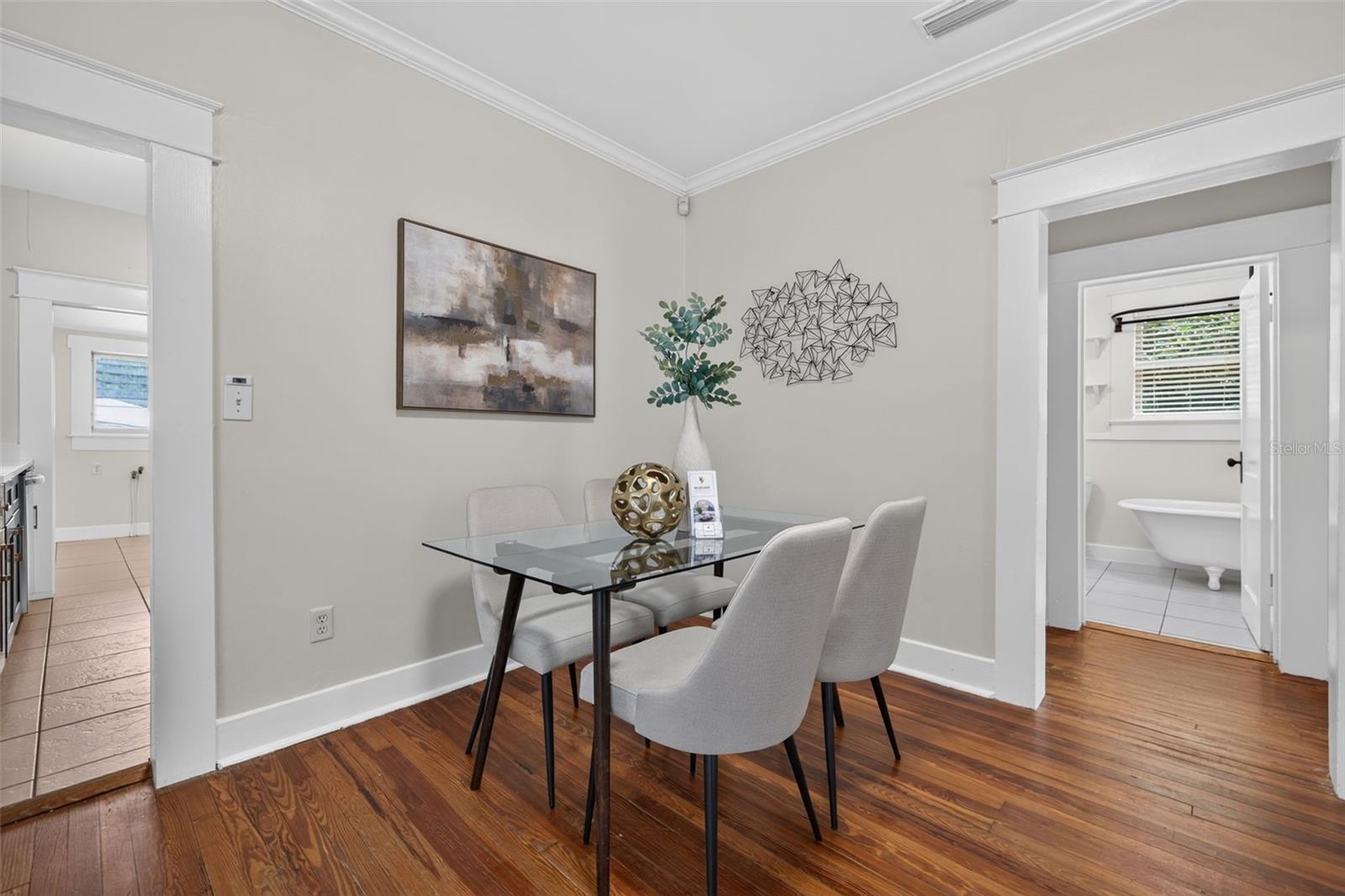 1102 E CHELSEA ST — photo 10