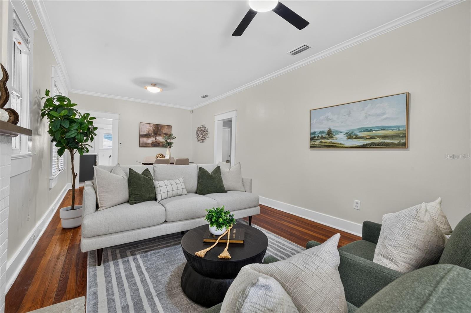 1102 E CHELSEA ST — photo 8