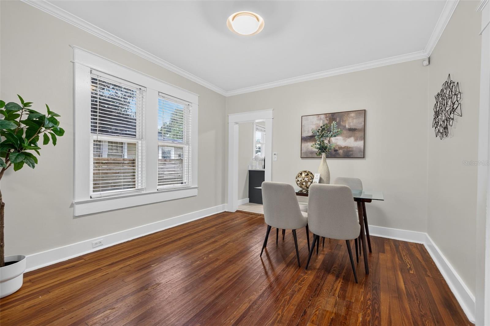 1102 E CHELSEA ST — photo 11