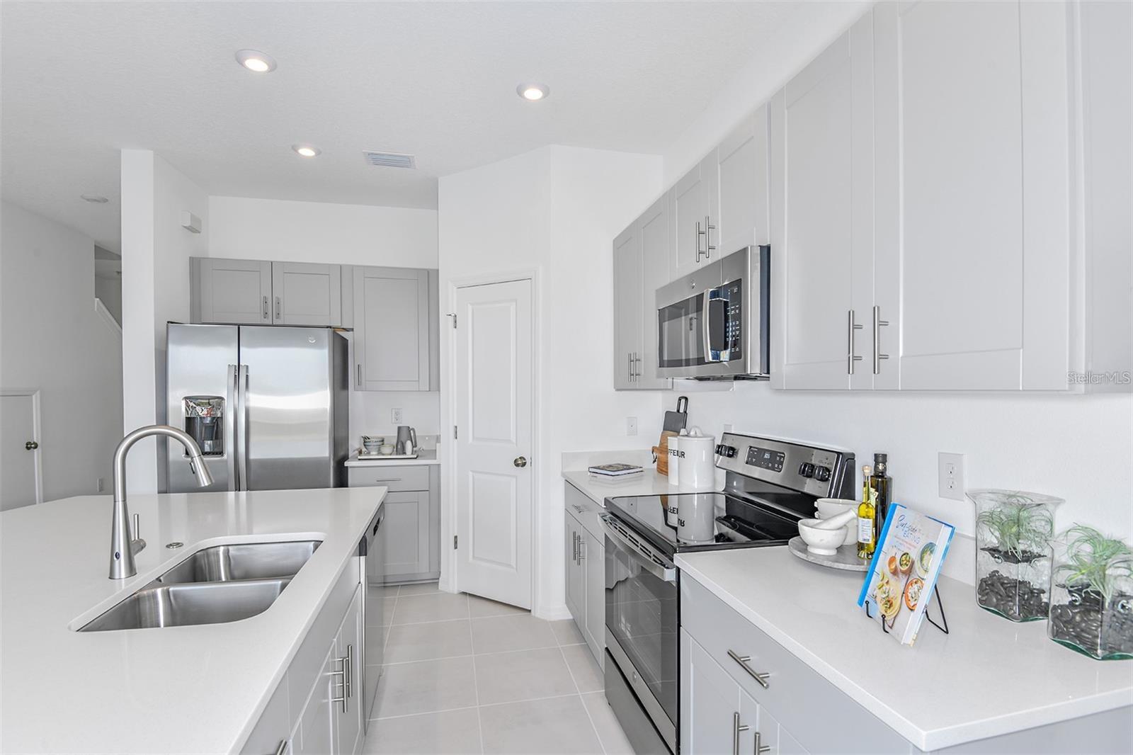 5757 HAVEN TER — photo 5
