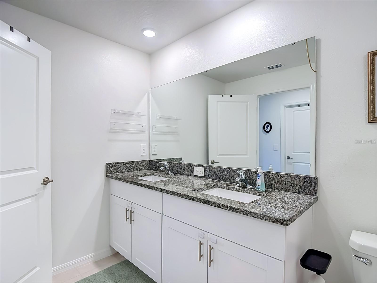 6279 SHINER ST — photo 42