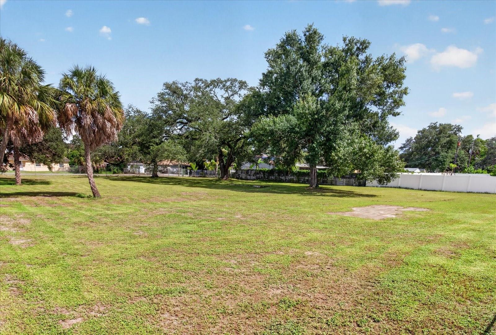 5309 E COLUMBUS DR — photo 16