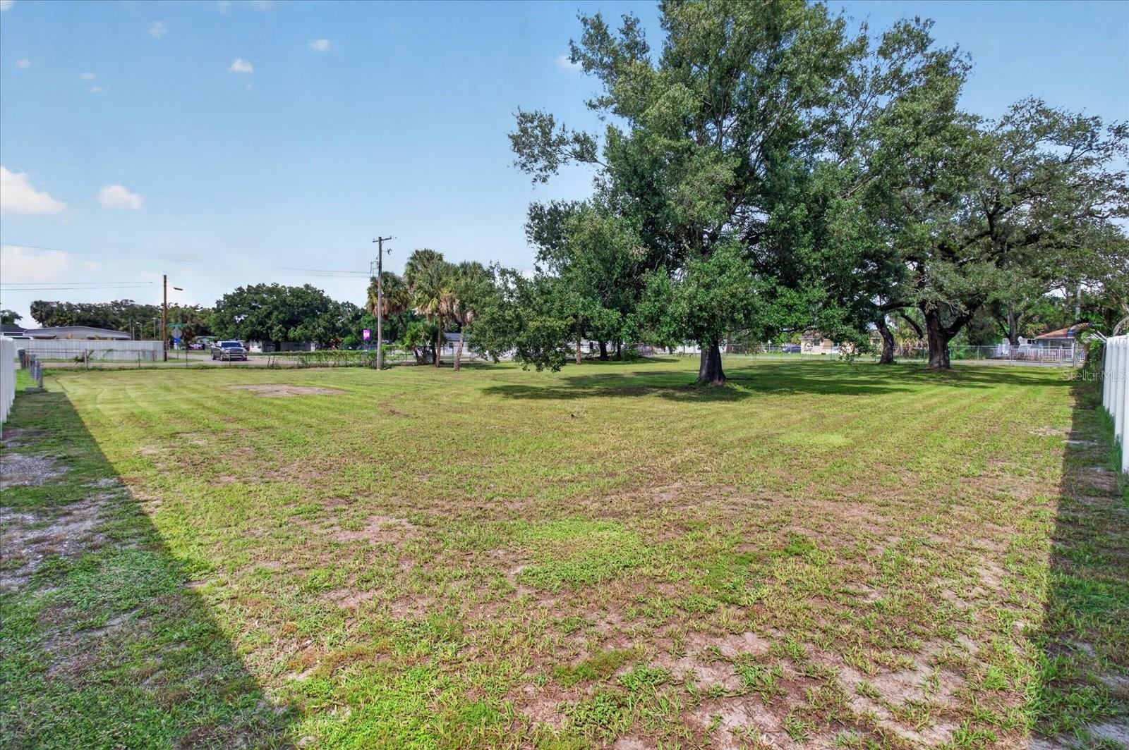 5309 E COLUMBUS DR — photo 18