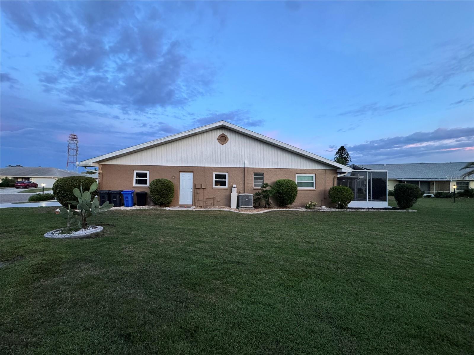 1008 YELLOWBIRD PL — photo 3