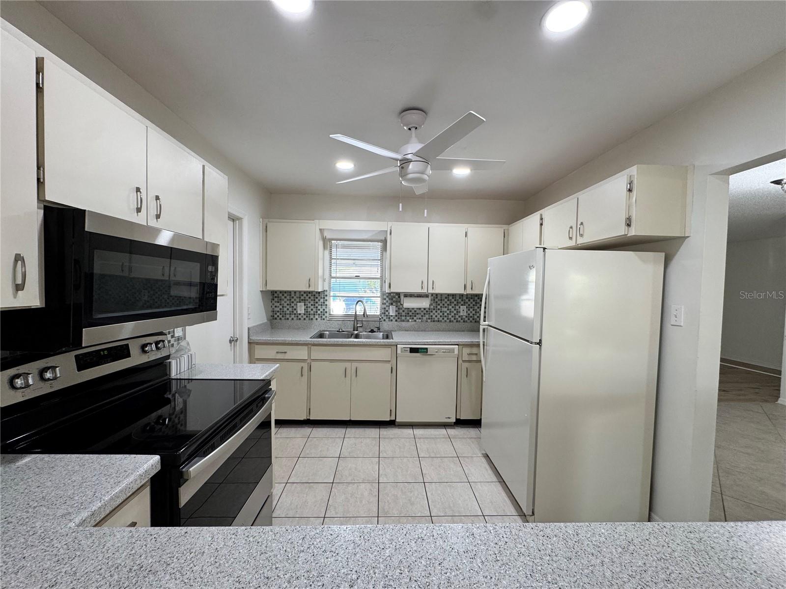 1008 YELLOWBIRD PL — photo 11