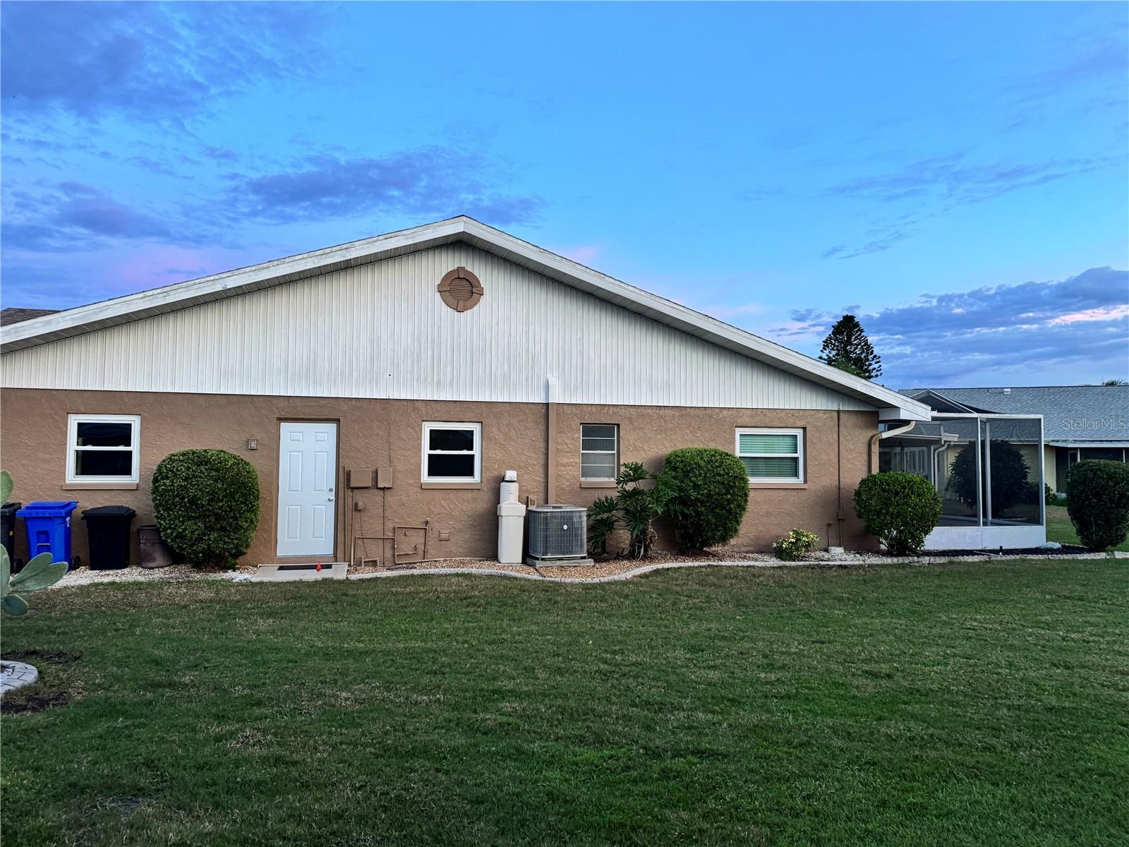 1008 YELLOWBIRD PL — photo 4