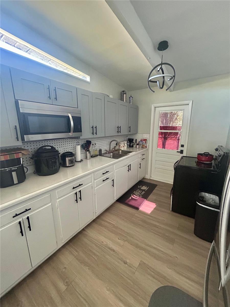 7615 LAVENDER LN — photo 10