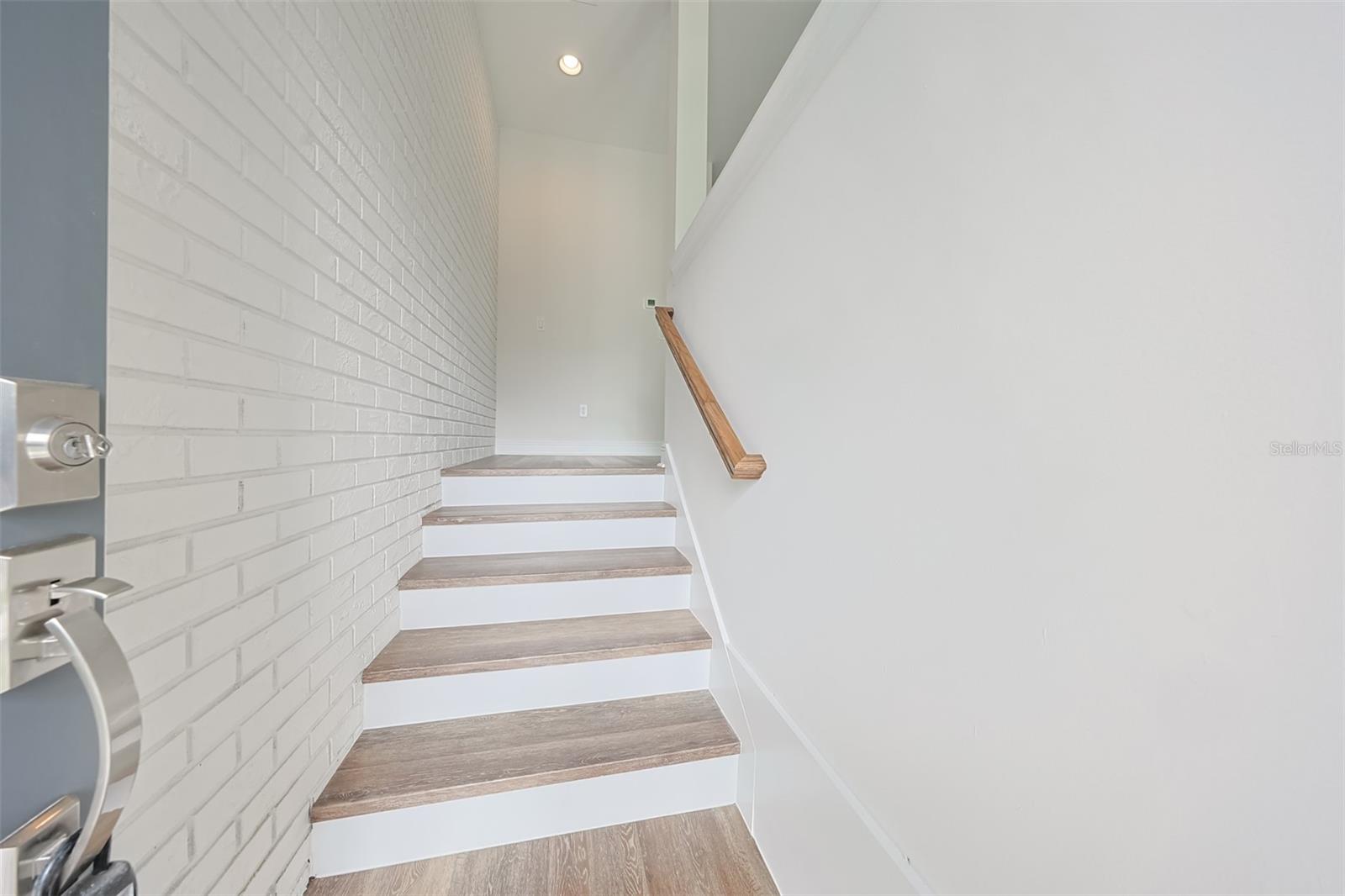 203 DANUBE AVE #1 — photo 3