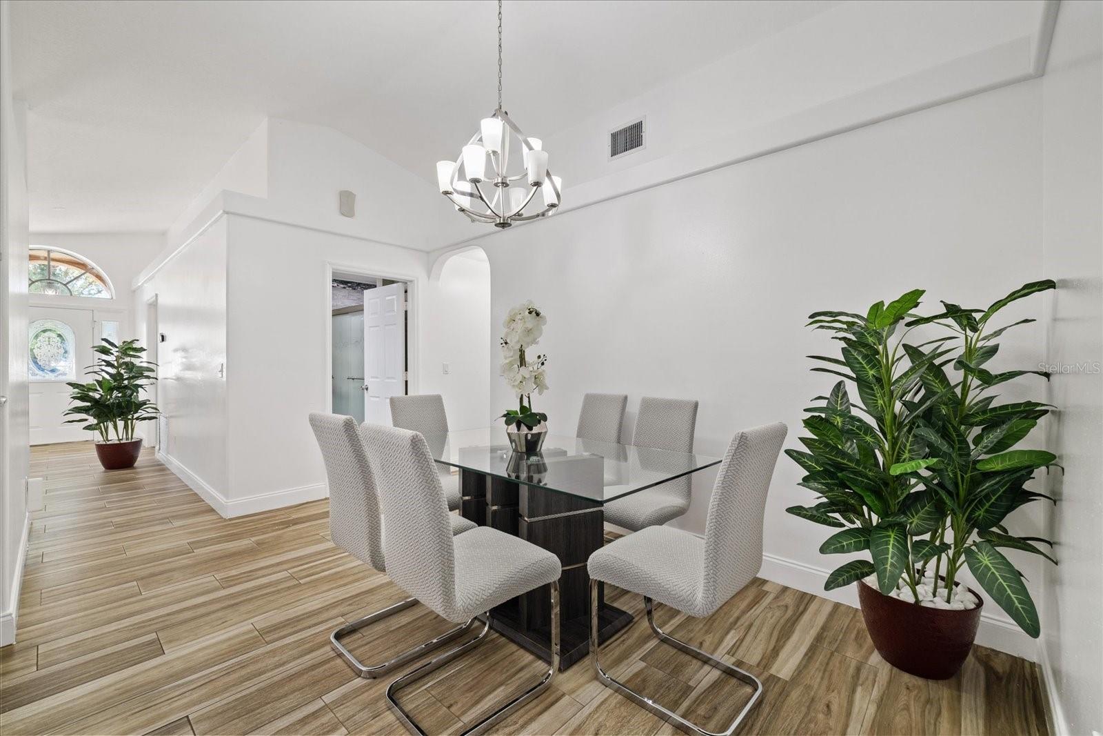 8712 FOUNTAIN AVE — photo 16