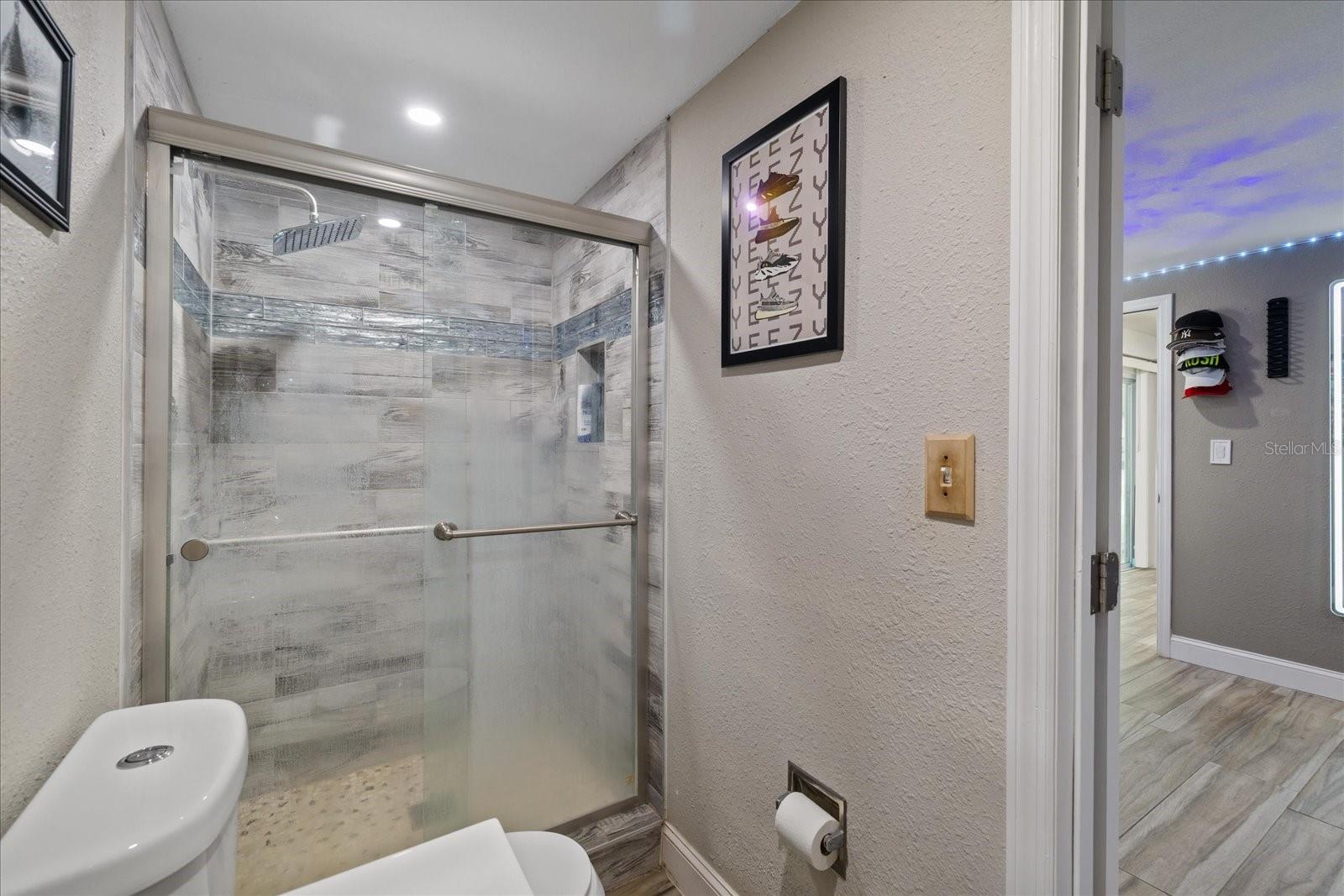 8712 FOUNTAIN AVE — photo 46