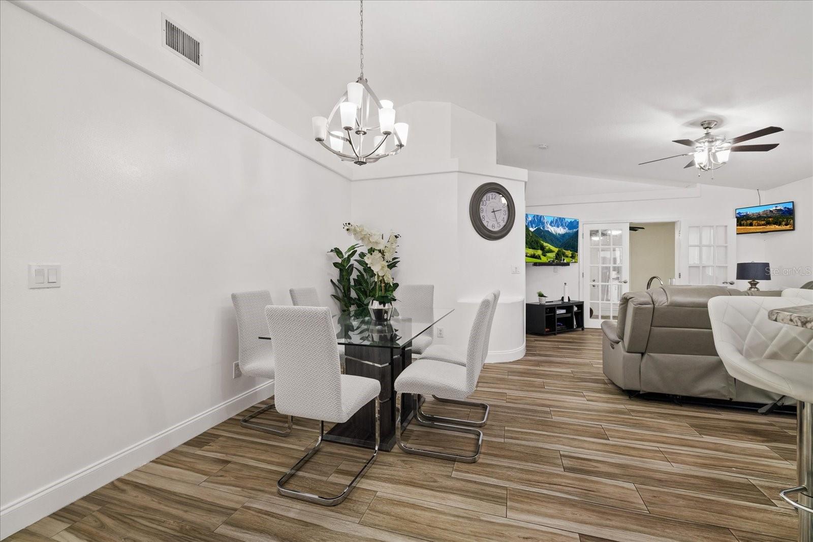 8712 FOUNTAIN AVE — photo 15