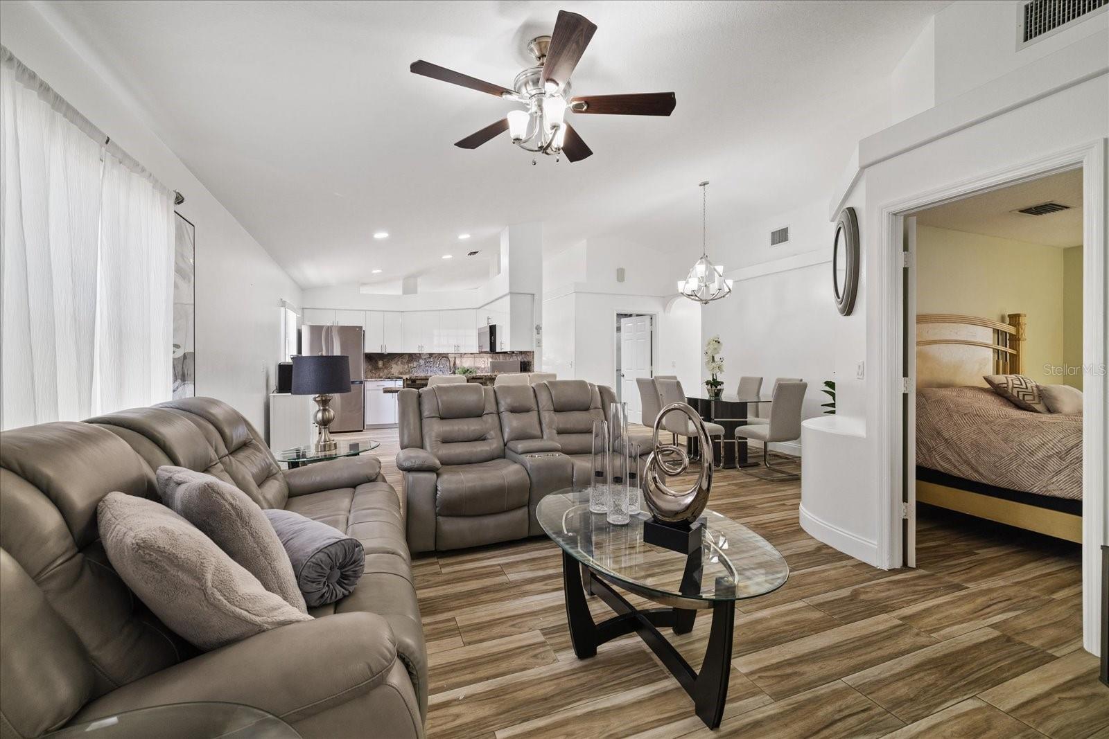 8712 FOUNTAIN AVE — photo 32