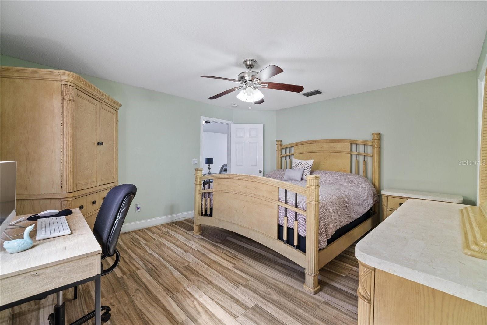 8712 FOUNTAIN AVE — photo 34