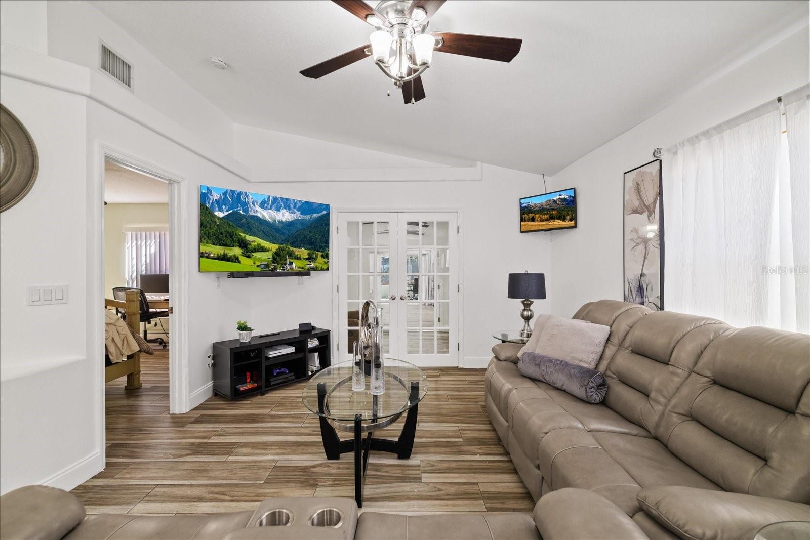 8712 FOUNTAIN AVE — photo 31