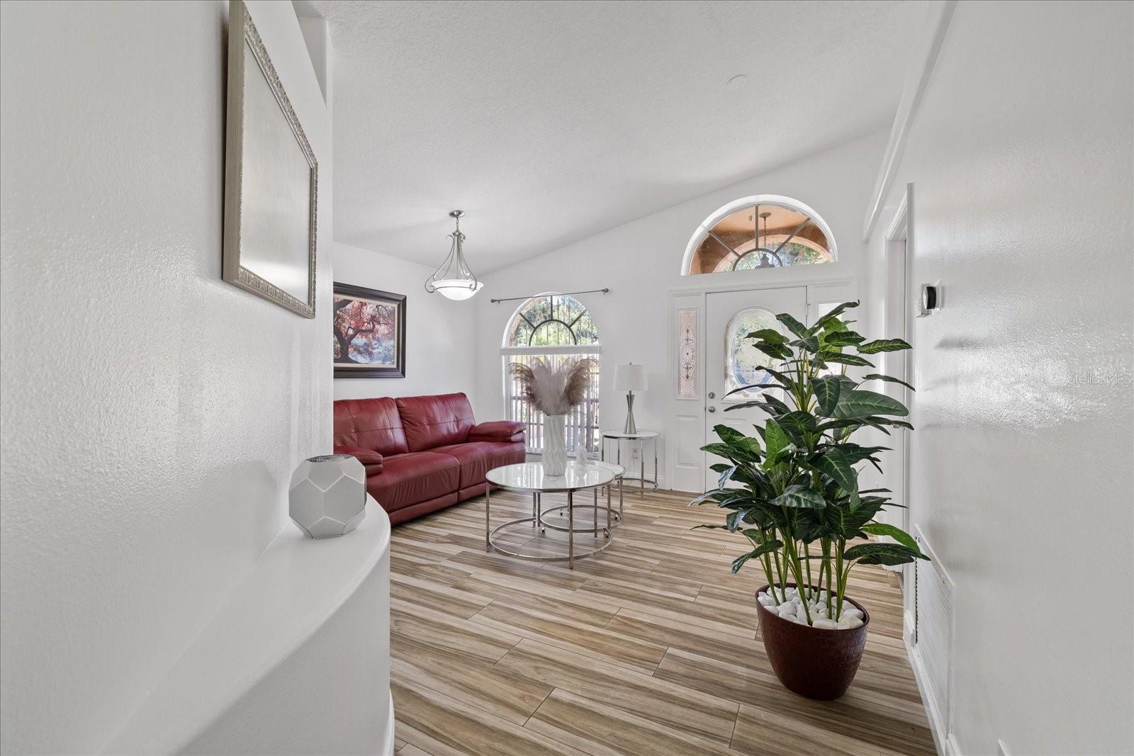 8712 FOUNTAIN AVE — photo 11