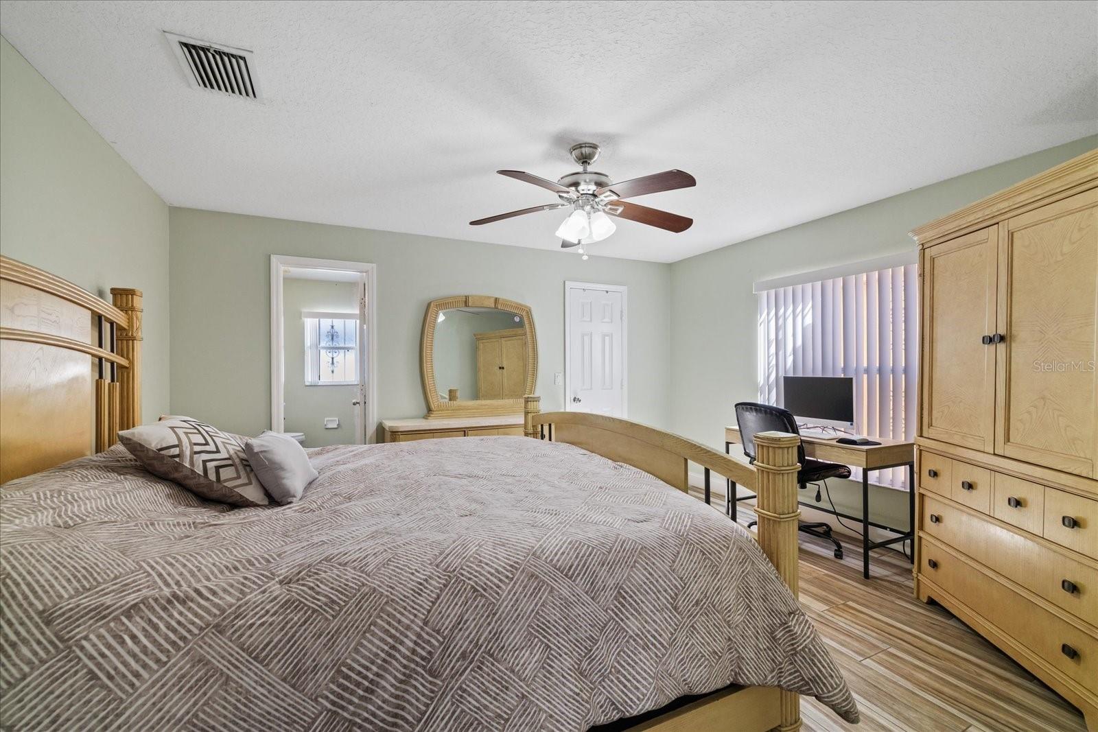 8712 FOUNTAIN AVE — photo 33