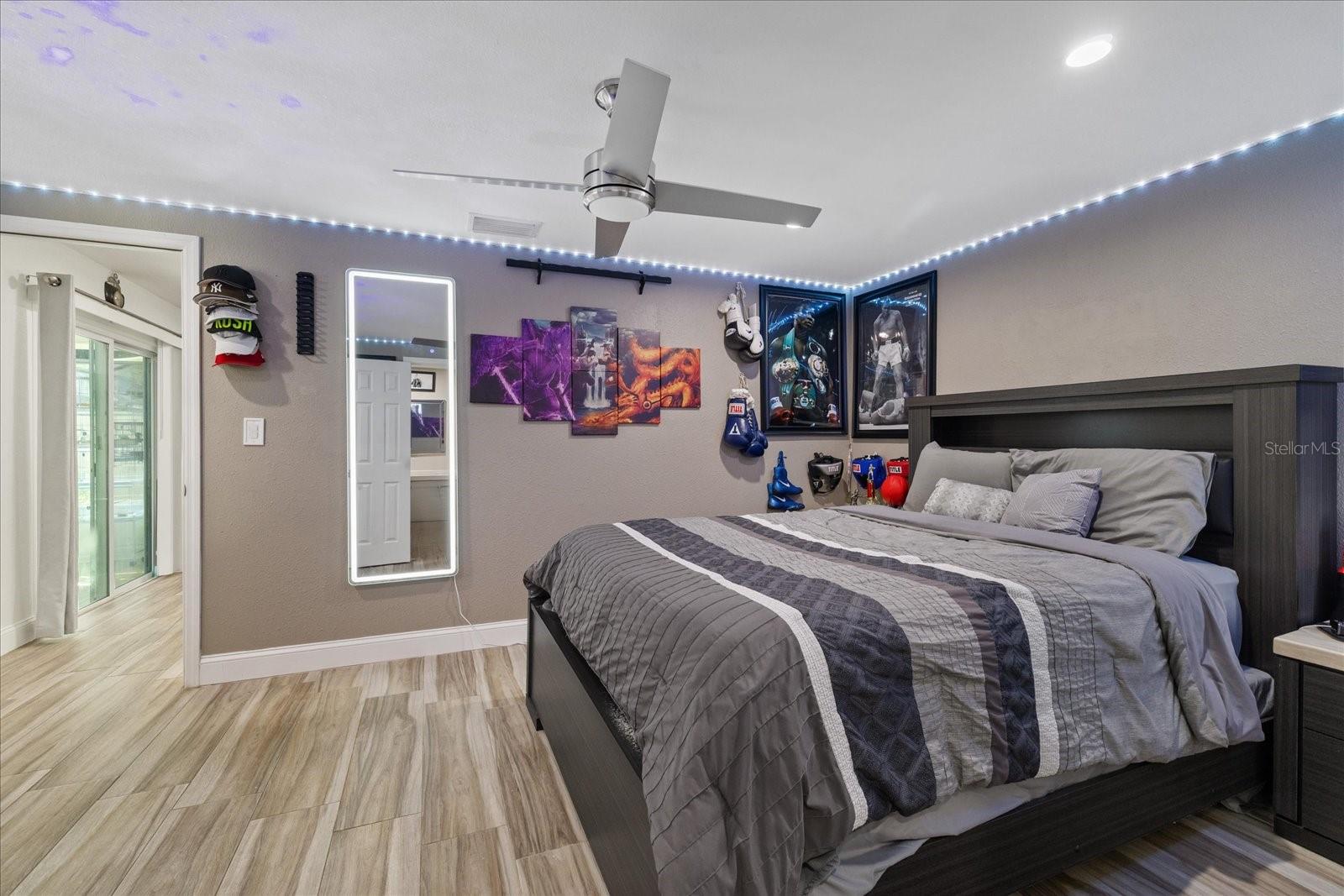 8712 FOUNTAIN AVE — photo 47