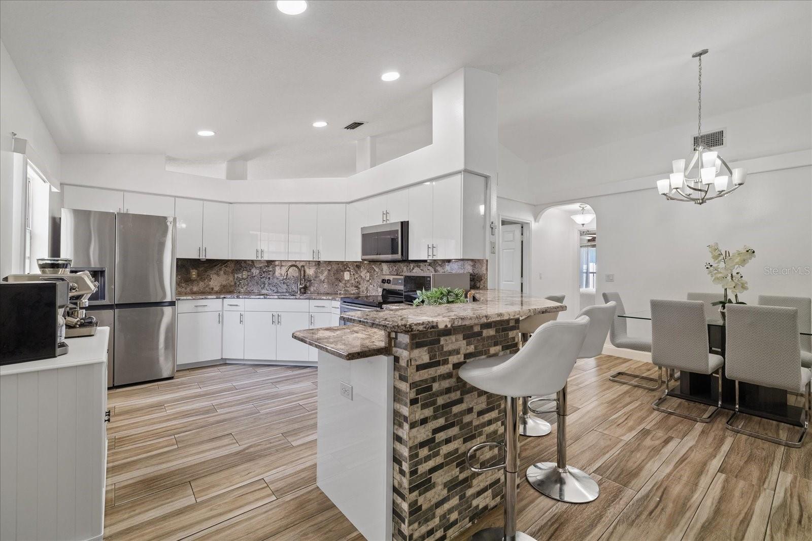 8712 FOUNTAIN AVE — photo 19