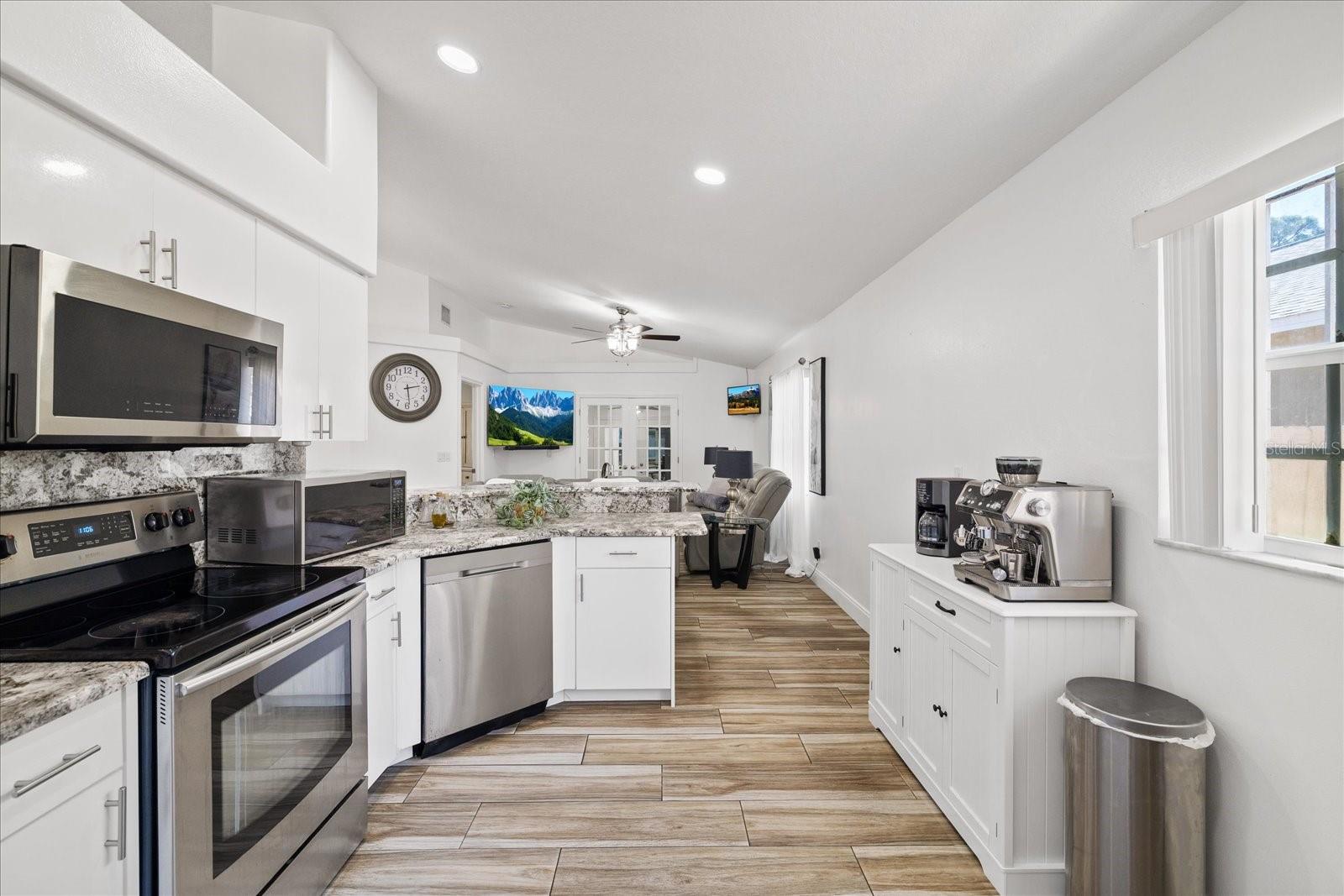 8712 FOUNTAIN AVE — photo 21