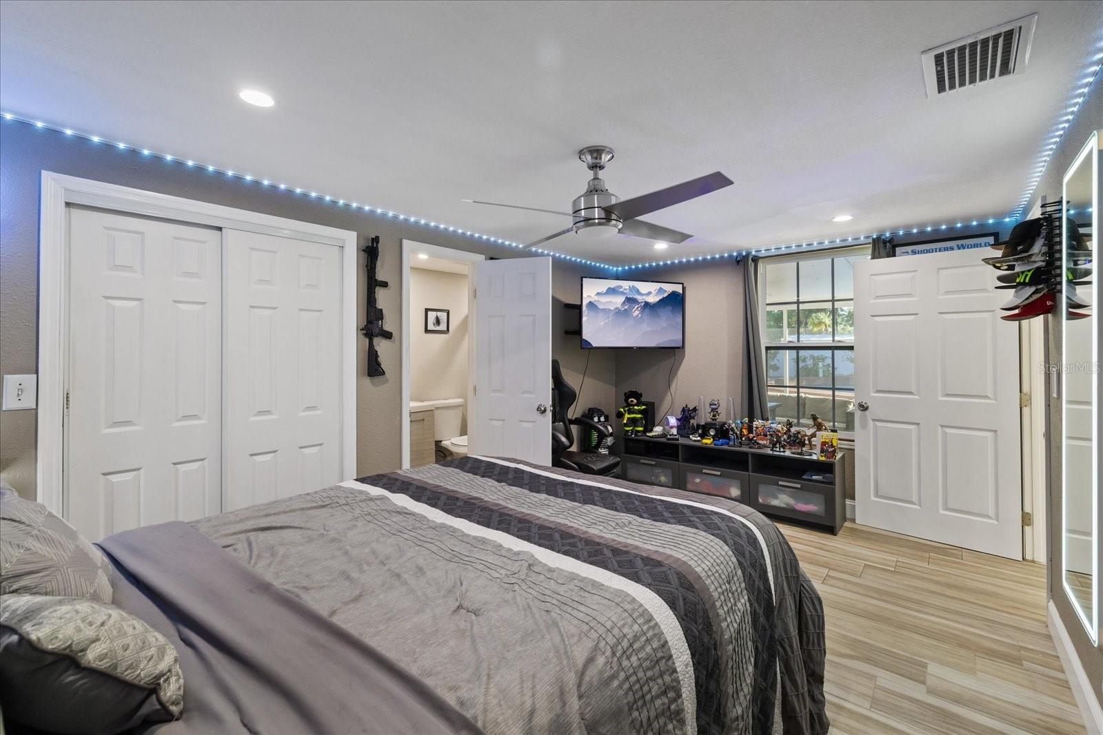 8712 FOUNTAIN AVE — photo 44