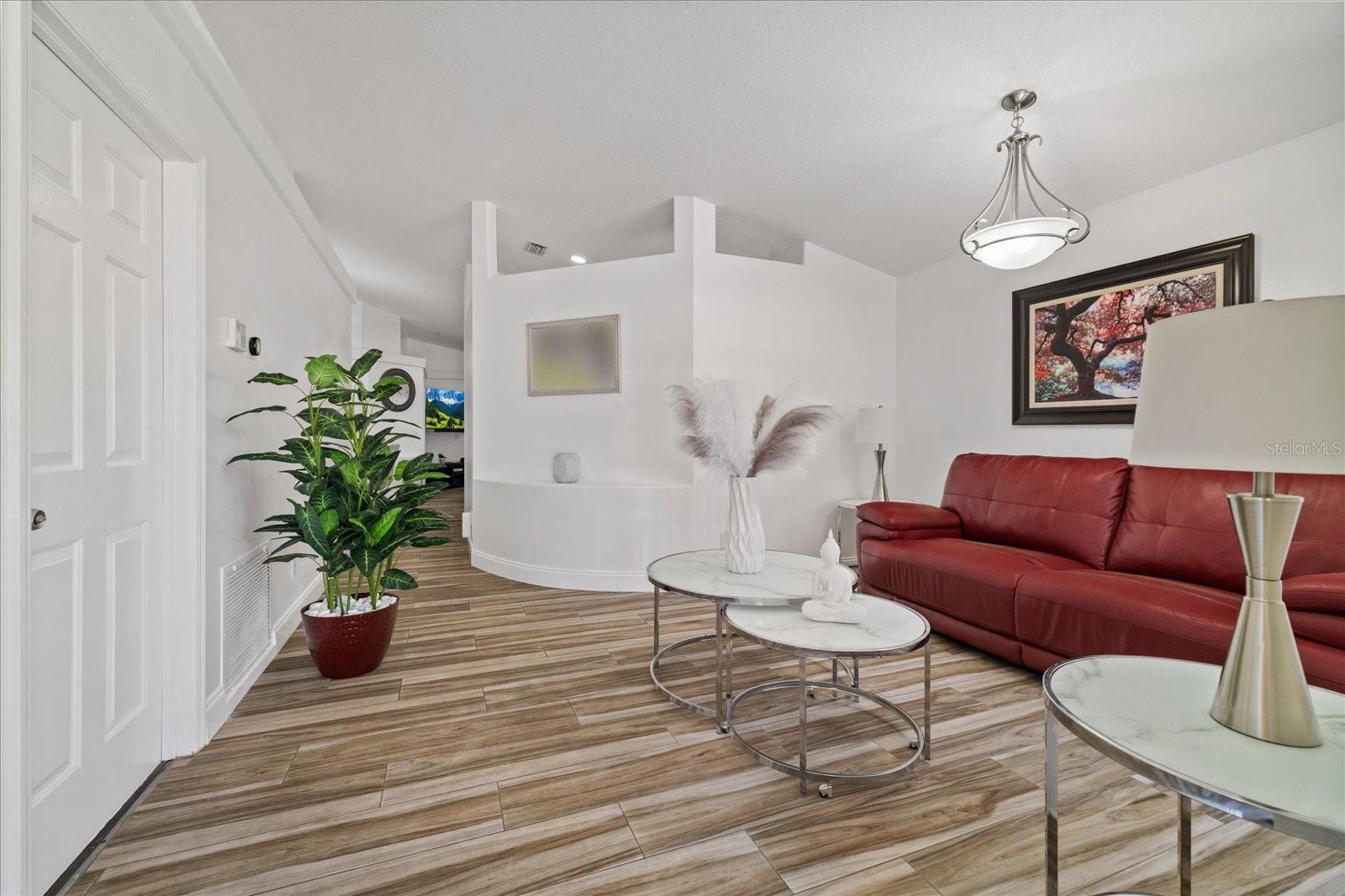 8712 FOUNTAIN AVE — photo 10