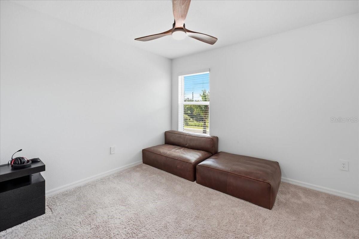 1872 STERN LN — photo 32