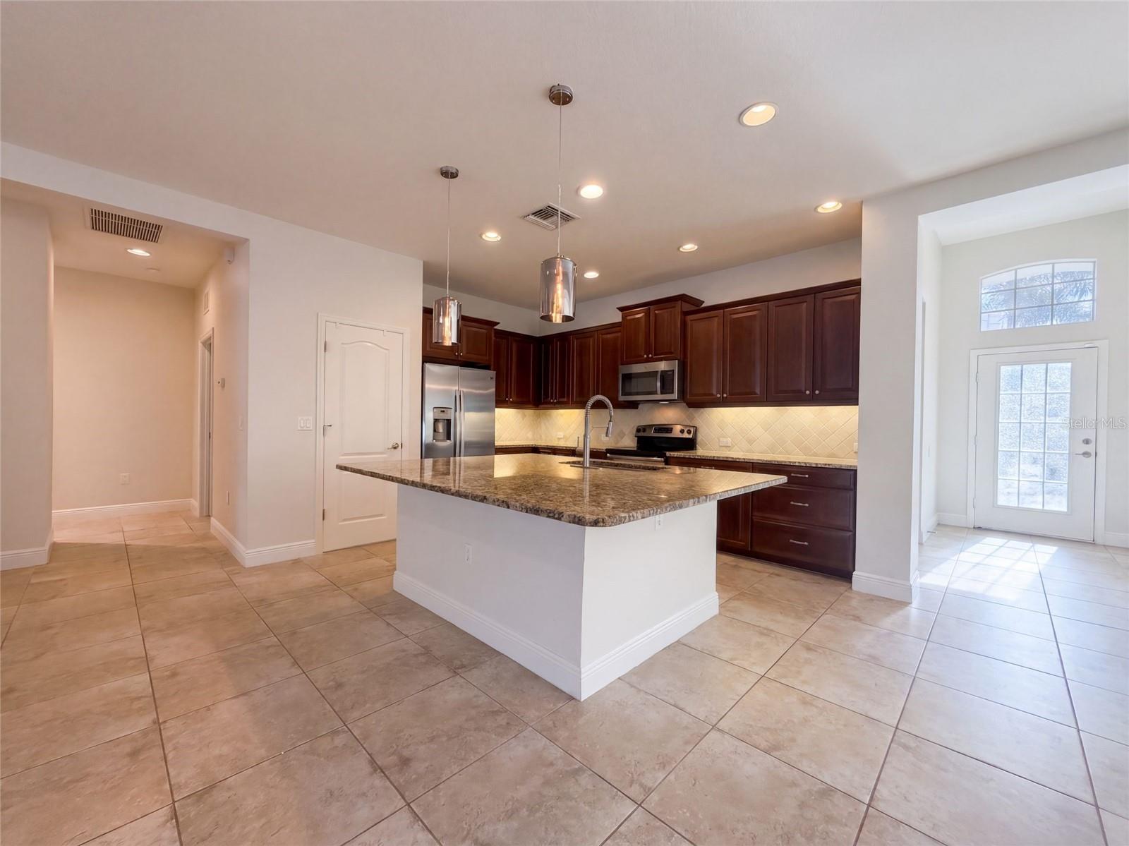 1416 HICKORY VIEW CIR — photo 39