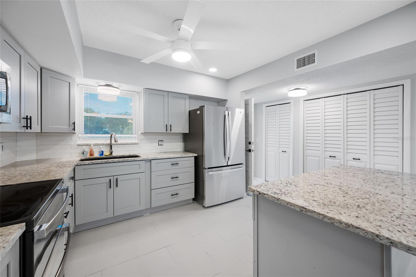 2258 WORLD PARKWAY BLVD W #40 — photo 8