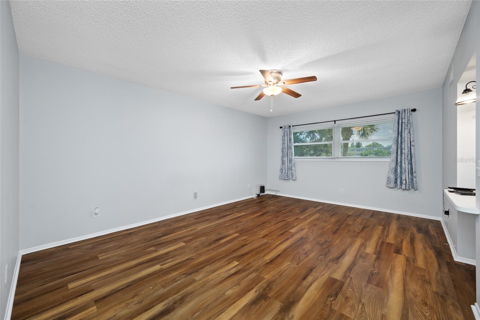 2258 WORLD PARKWAY BLVD W #40 — photo 32