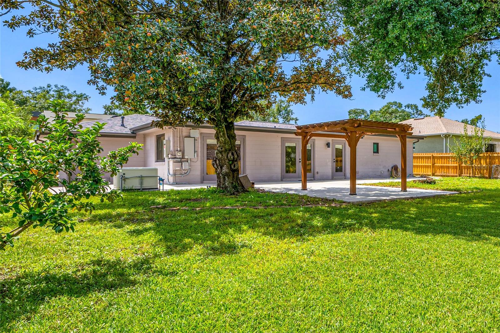 2121 W FARWELL DR — photo 34