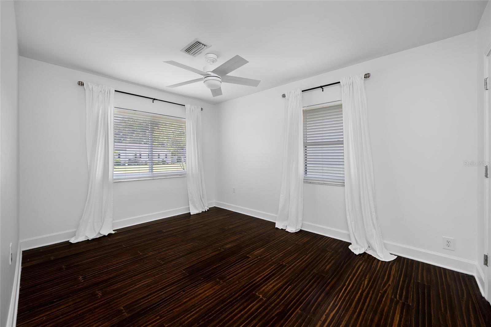 2121 W FARWELL DR — photo 24