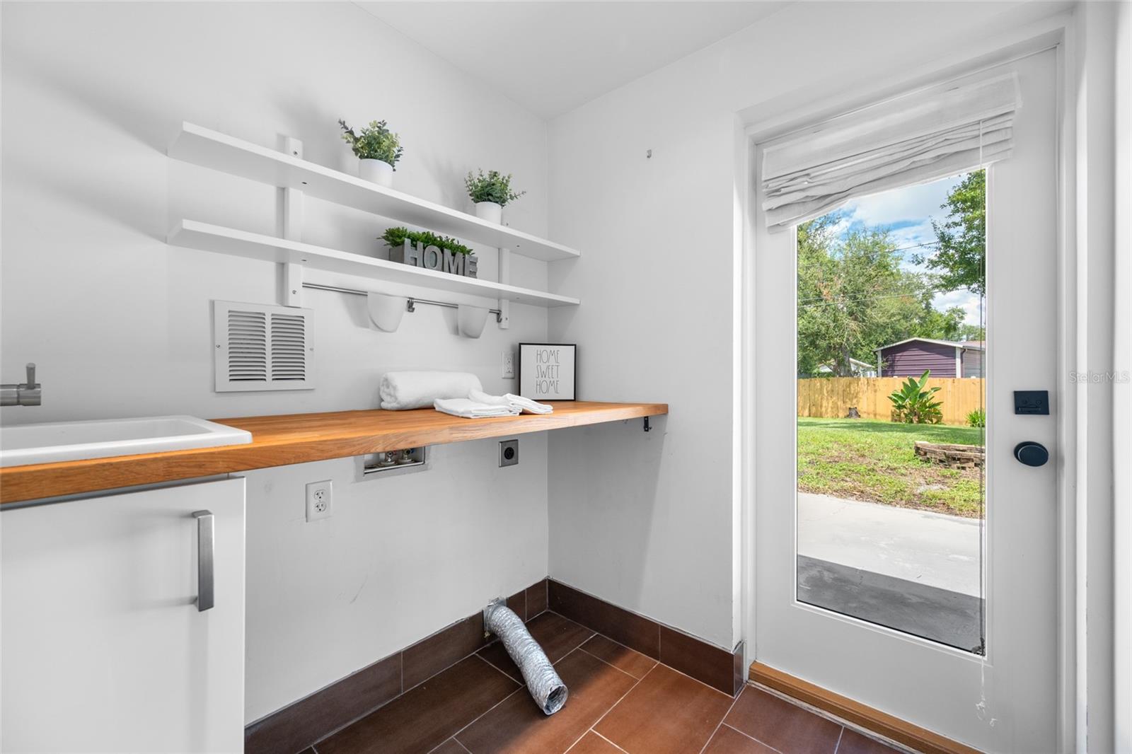 2121 W FARWELL DR — photo 33