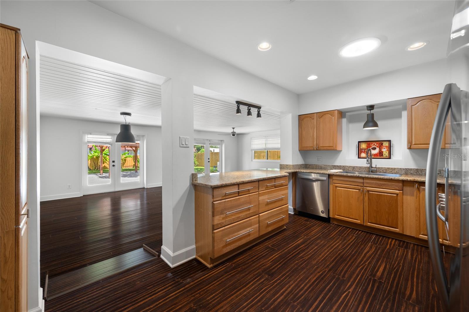 2121 W FARWELL DR — photo 13
