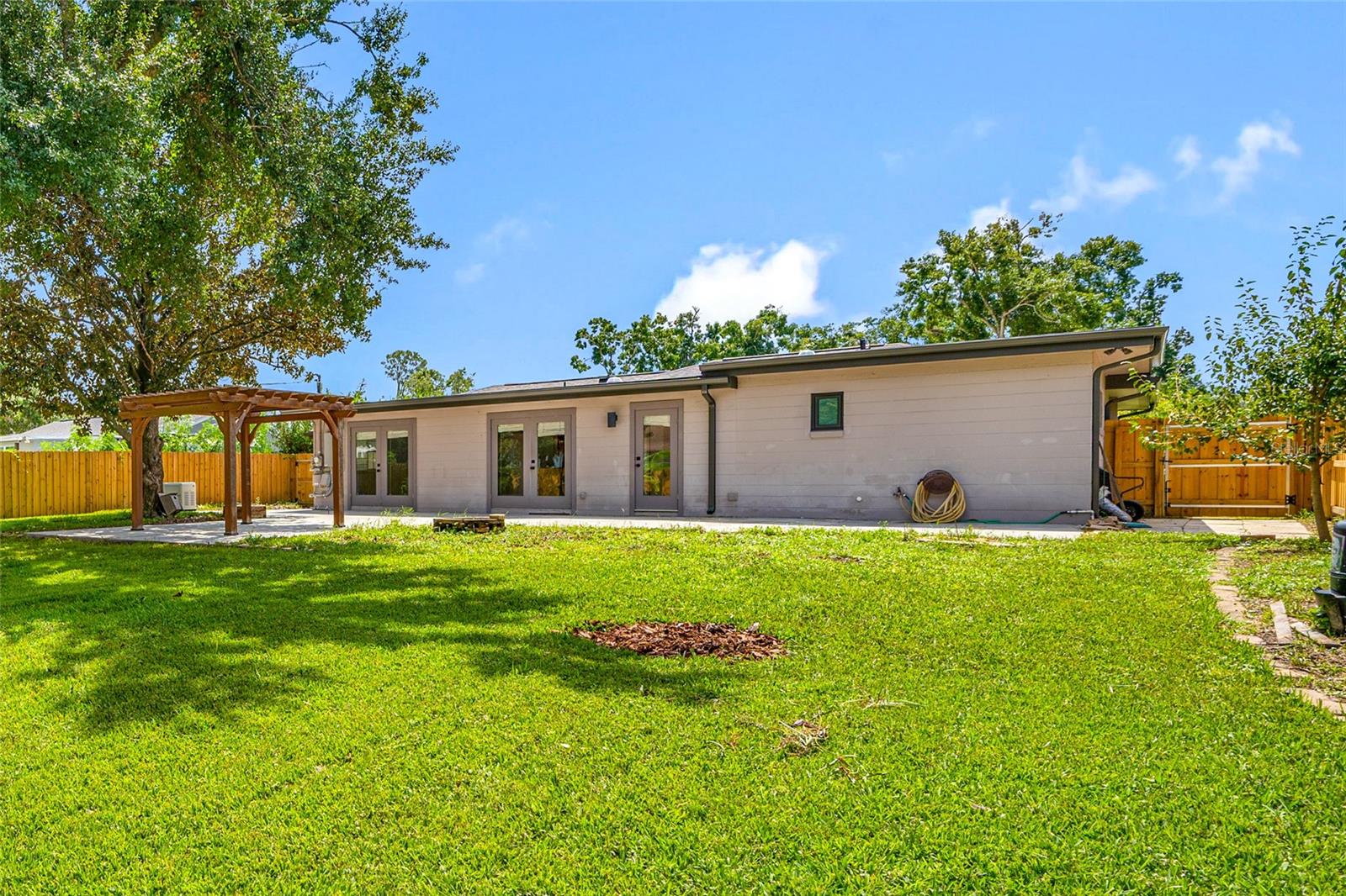2121 W FARWELL DR — photo 36
