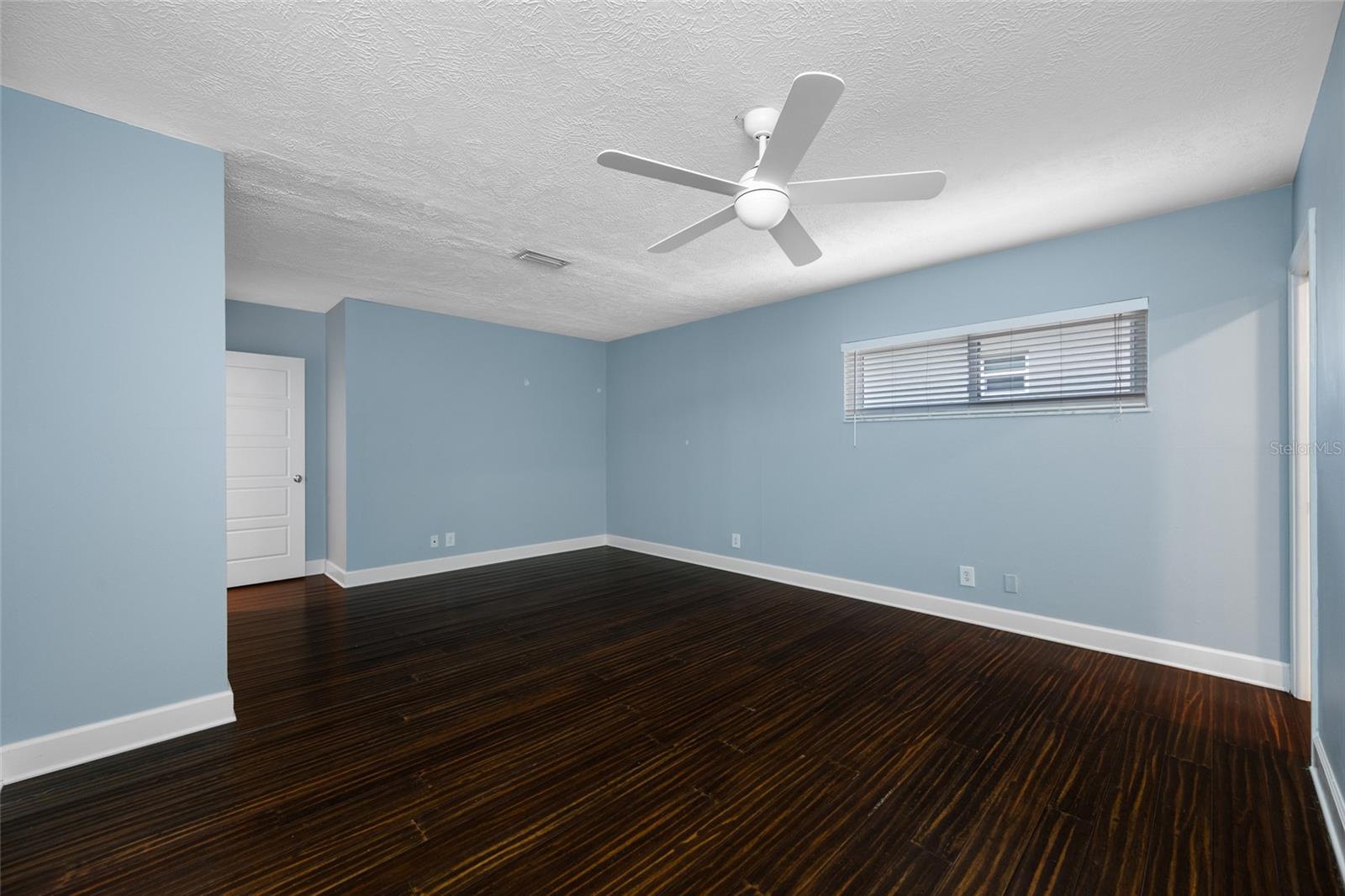 2121 W FARWELL DR — photo 28