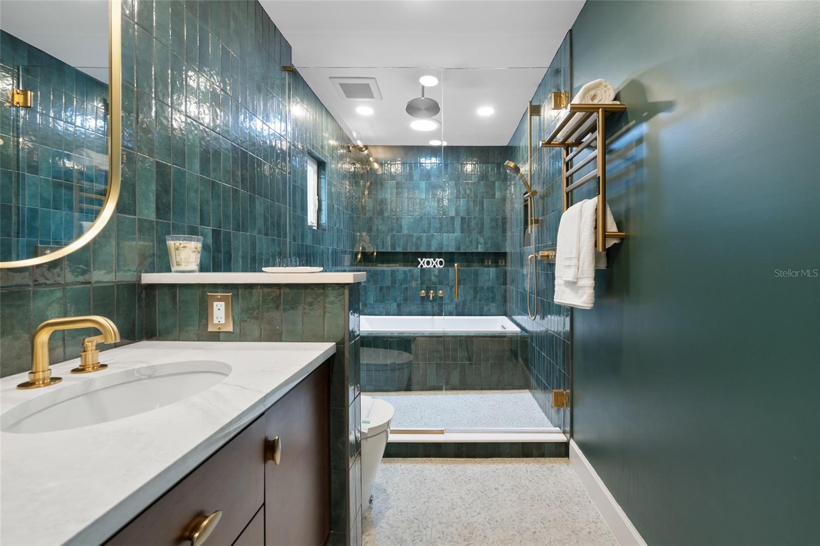 2121 W FARWELL DR — photo 30