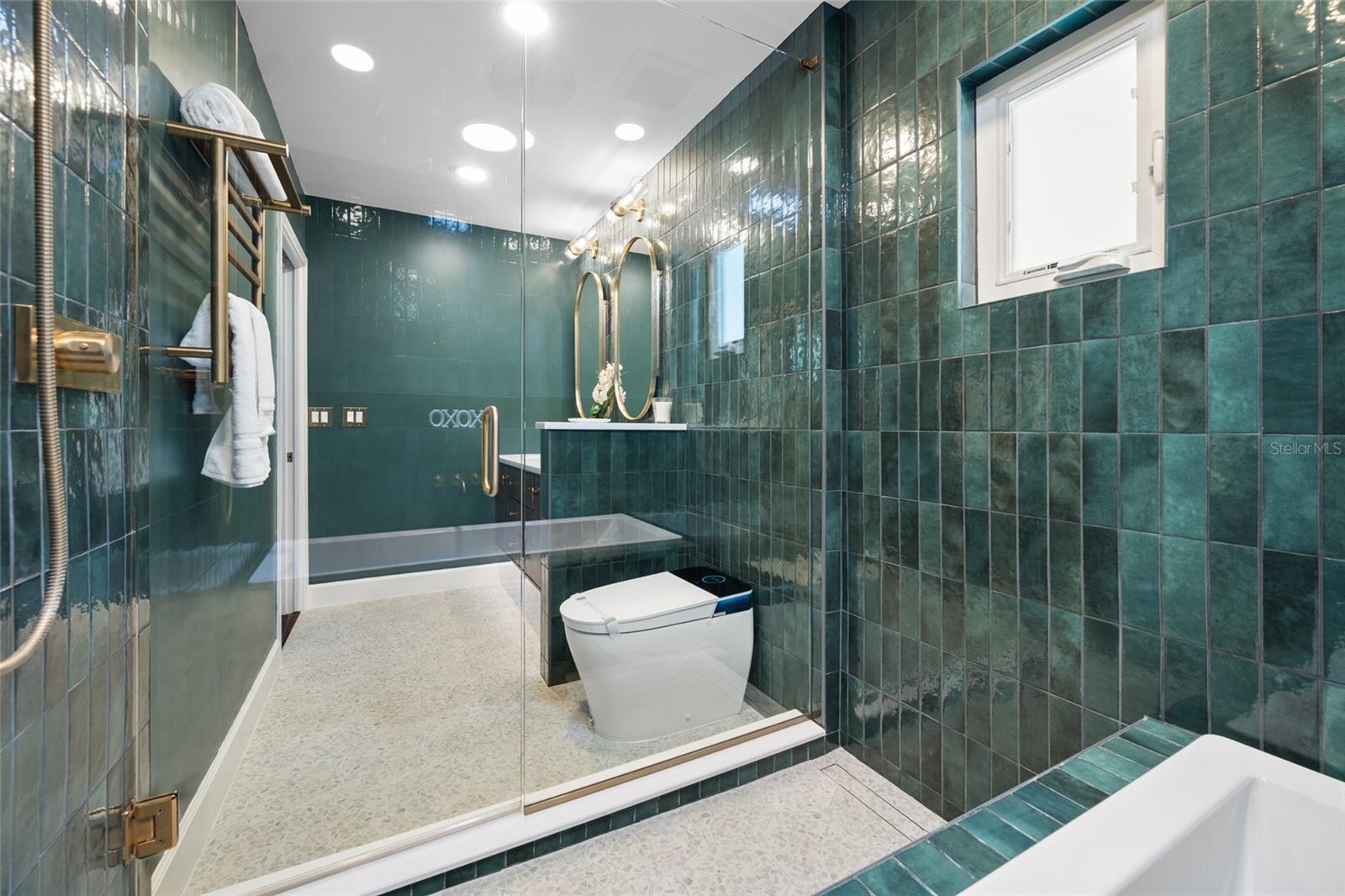 2121 W FARWELL DR — photo 31