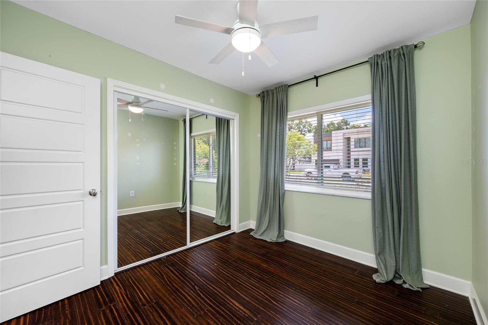 2121 W FARWELL DR — photo 21