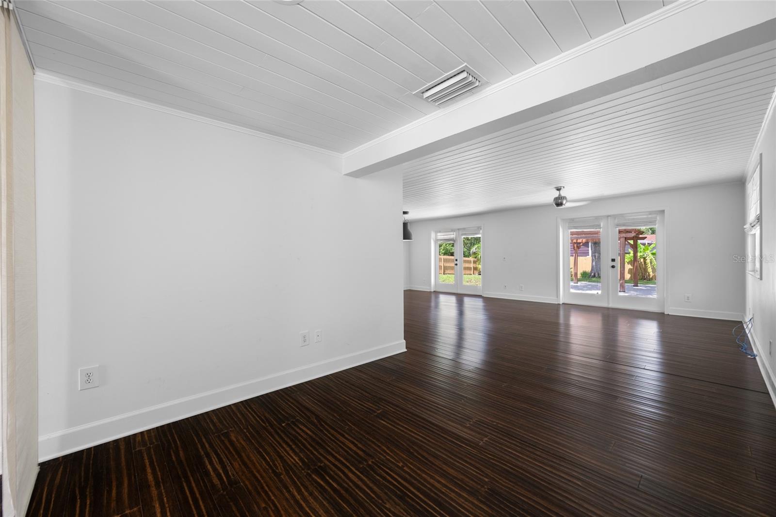 2121 W FARWELL DR — photo 8