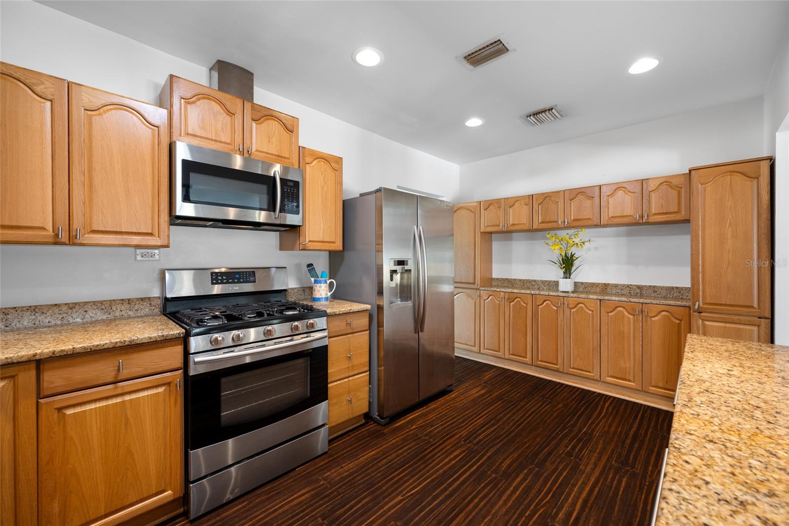 2121 W FARWELL DR — photo 15