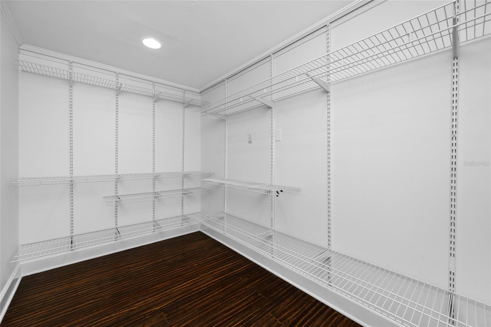 2121 W FARWELL DR — photo 32