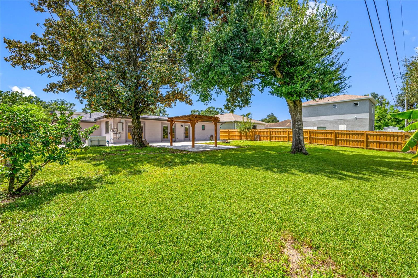 2121 W FARWELL DR — photo 3