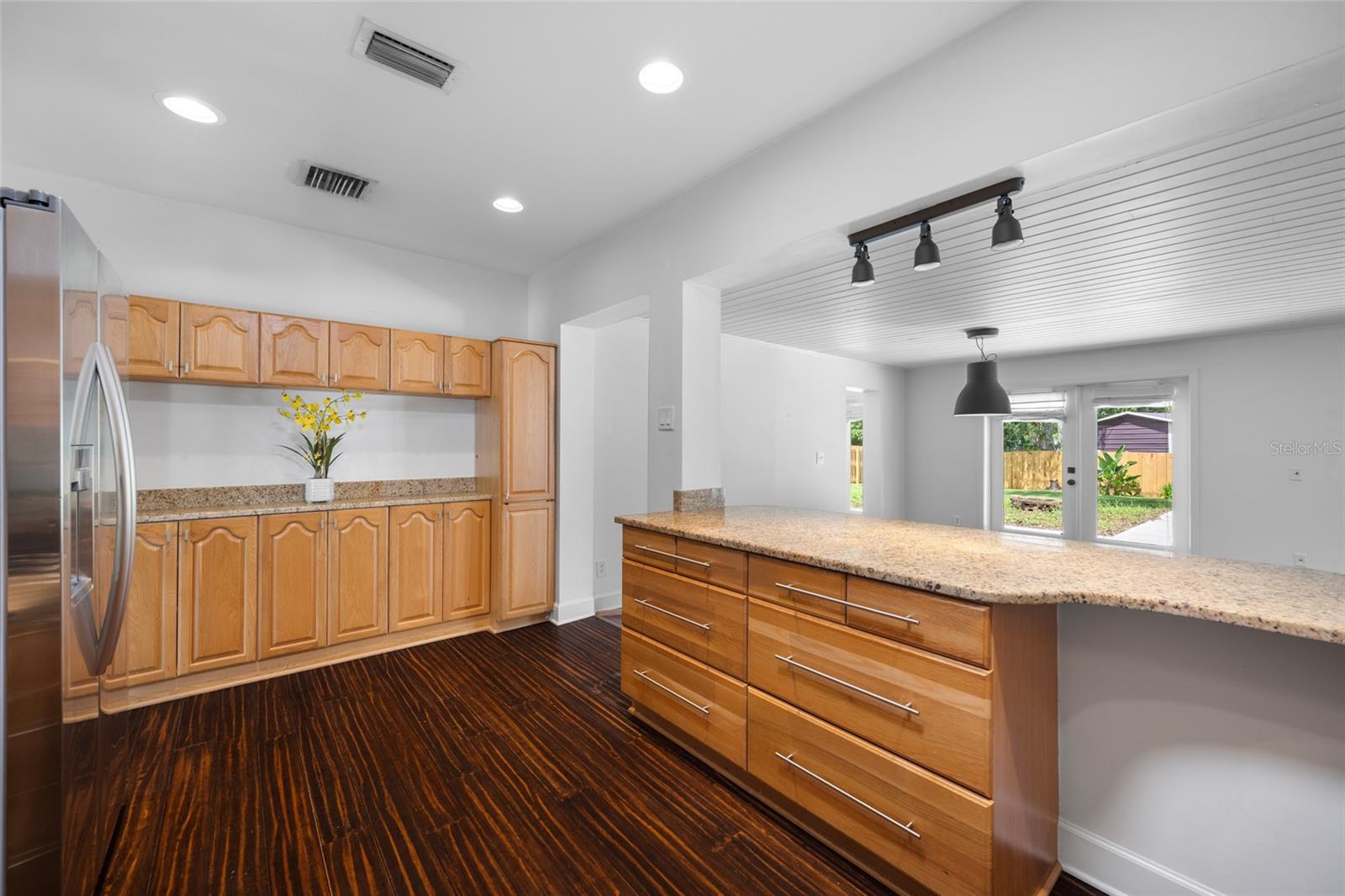 2121 W FARWELL DR — photo 16