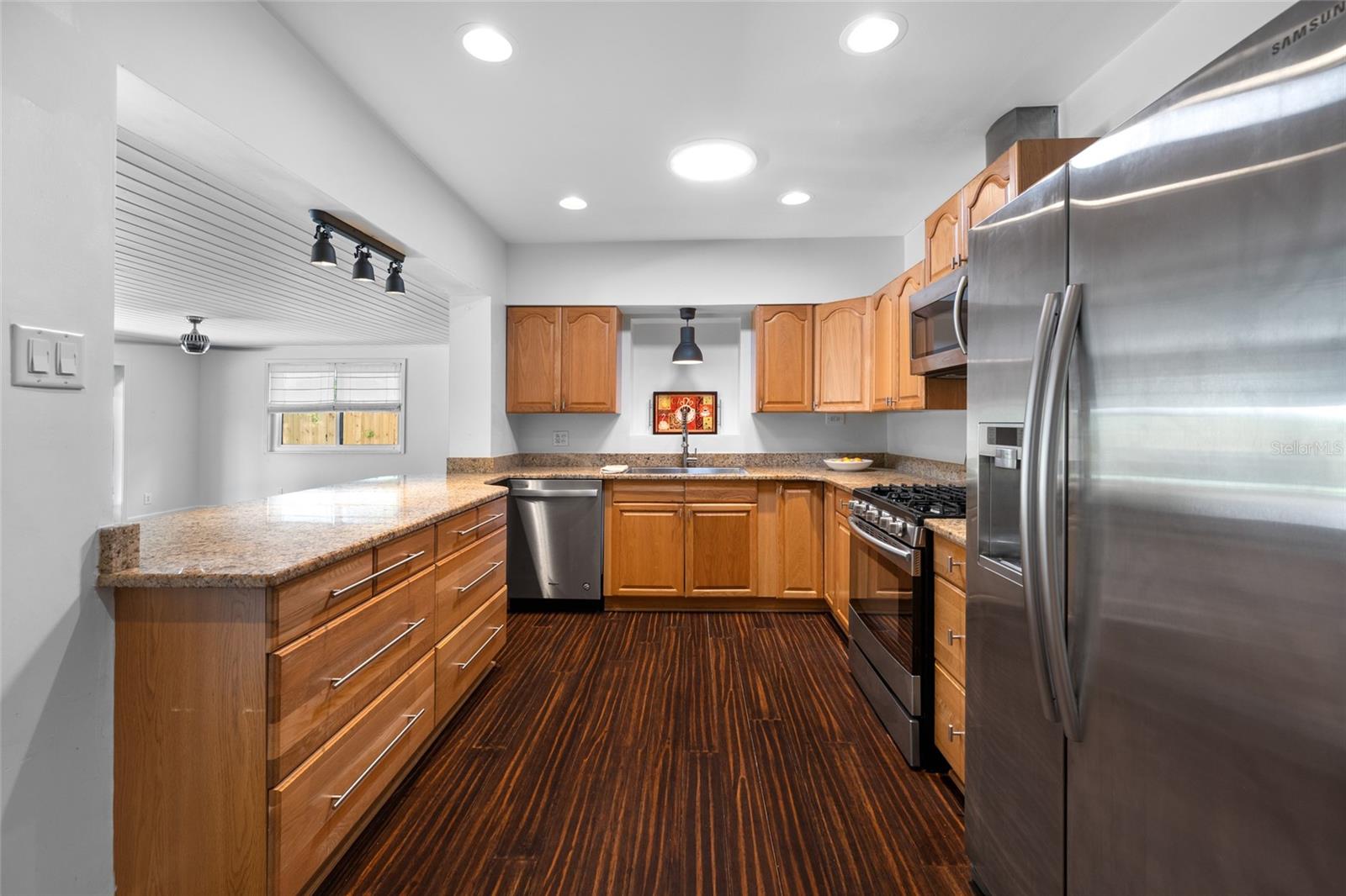 2121 W FARWELL DR — photo 14
