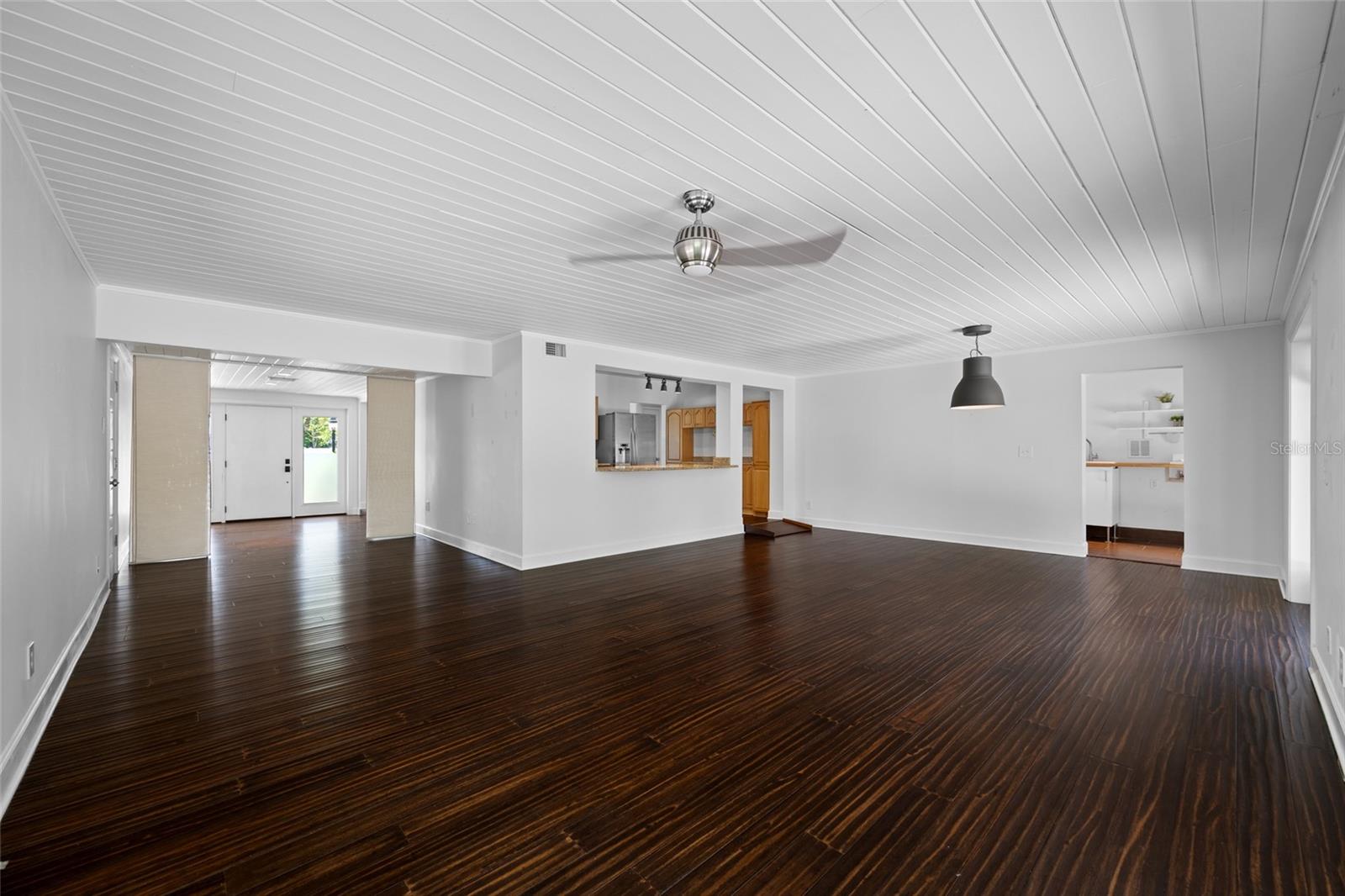 2121 W FARWELL DR — photo 10