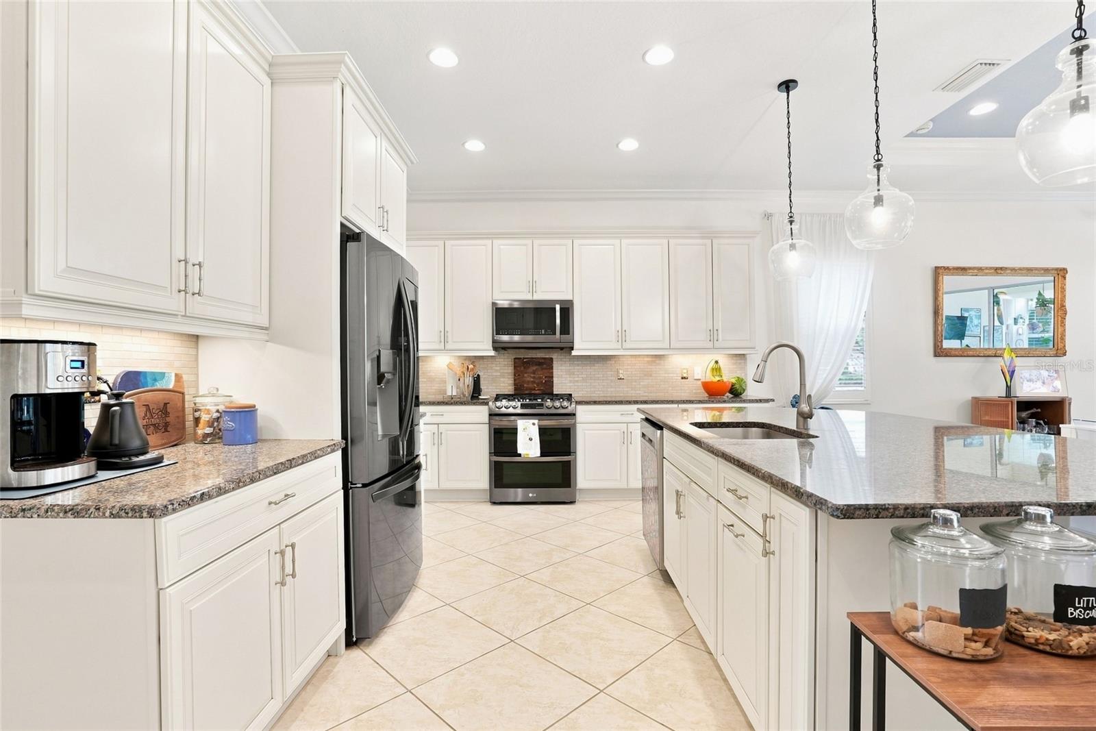 5057 LAKE OVERLOOK AVE — photo 20