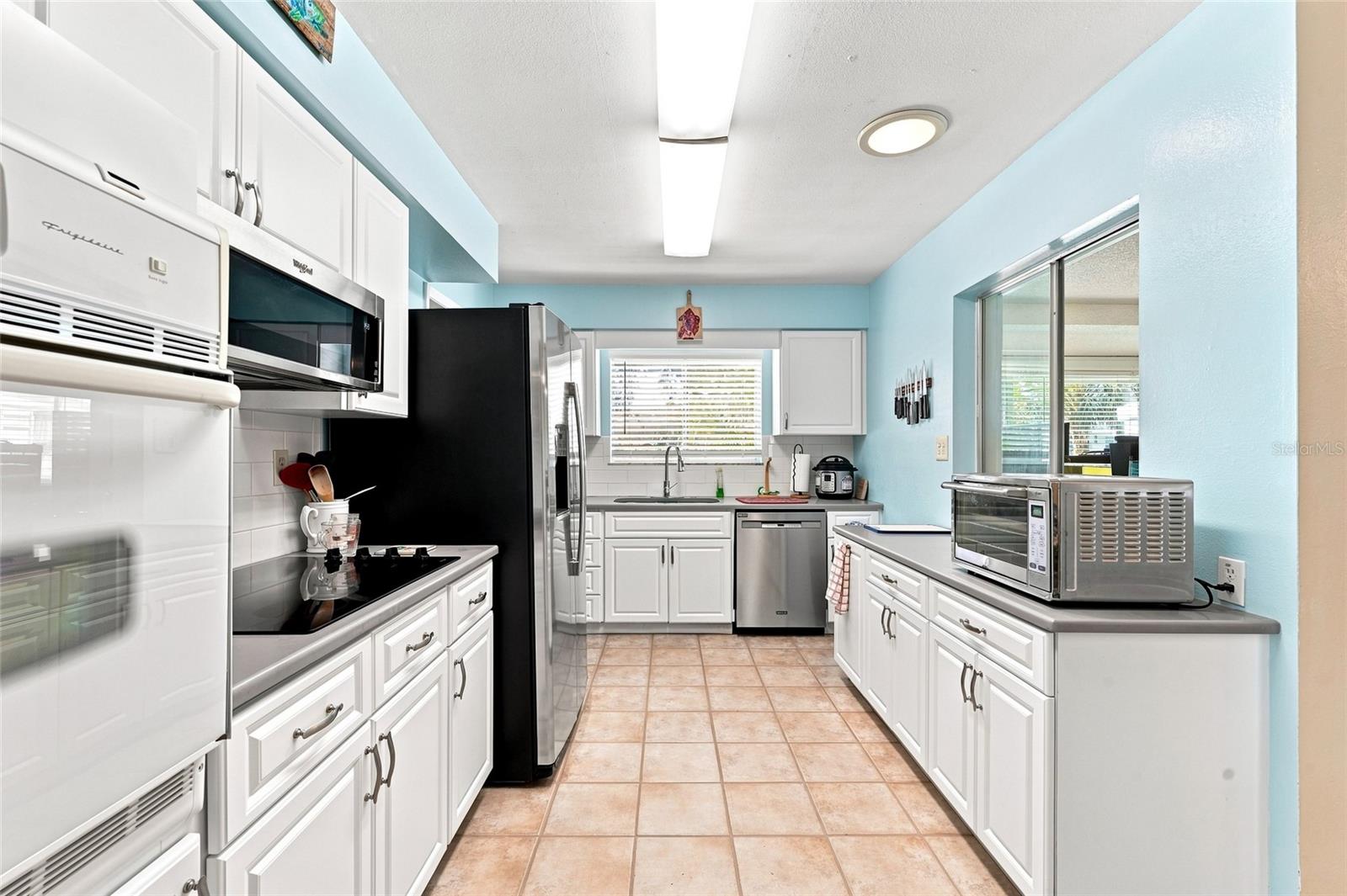 702 THUNDERBIRD AVE — photo 26