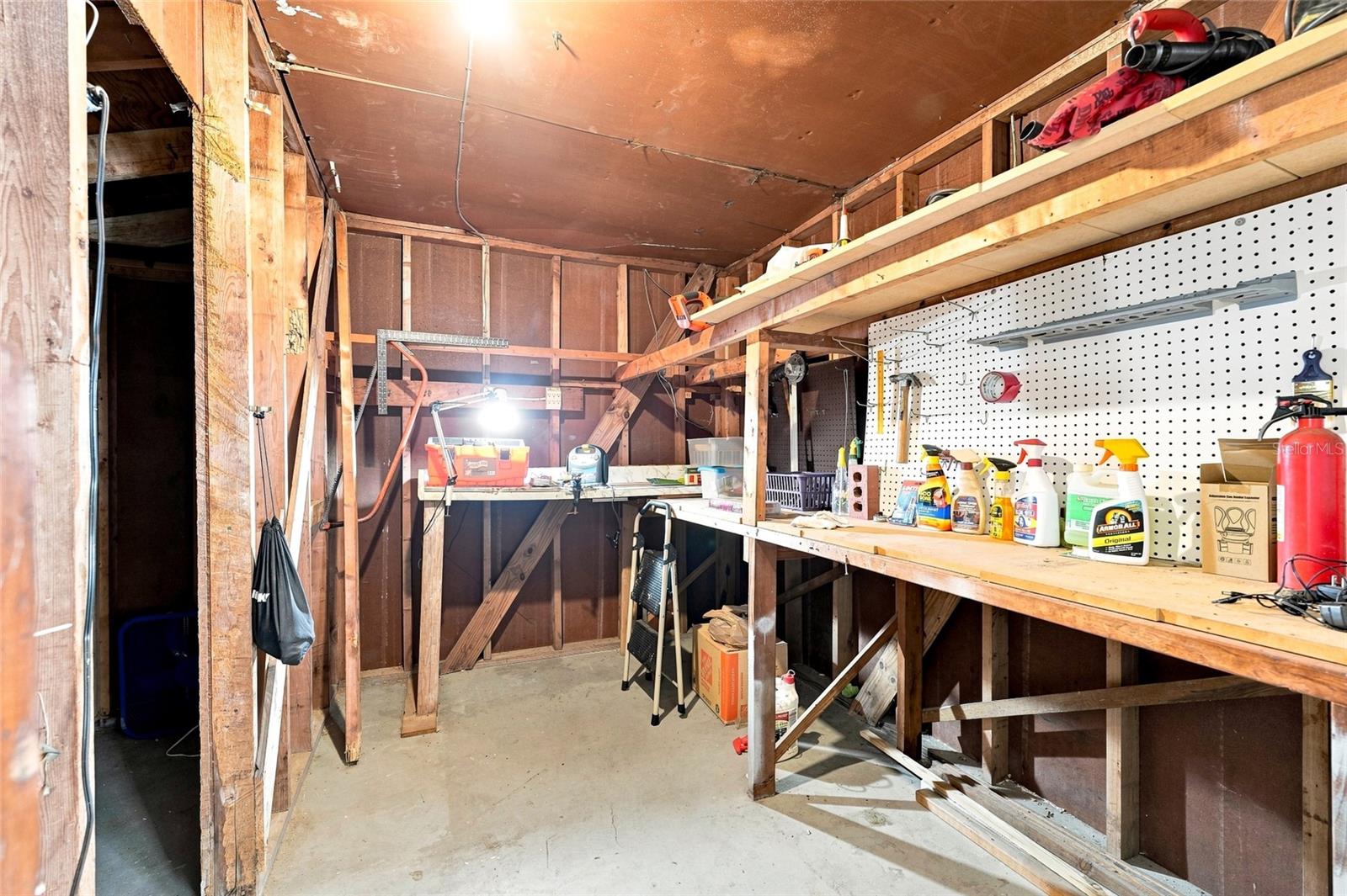 702 THUNDERBIRD AVE — photo 42