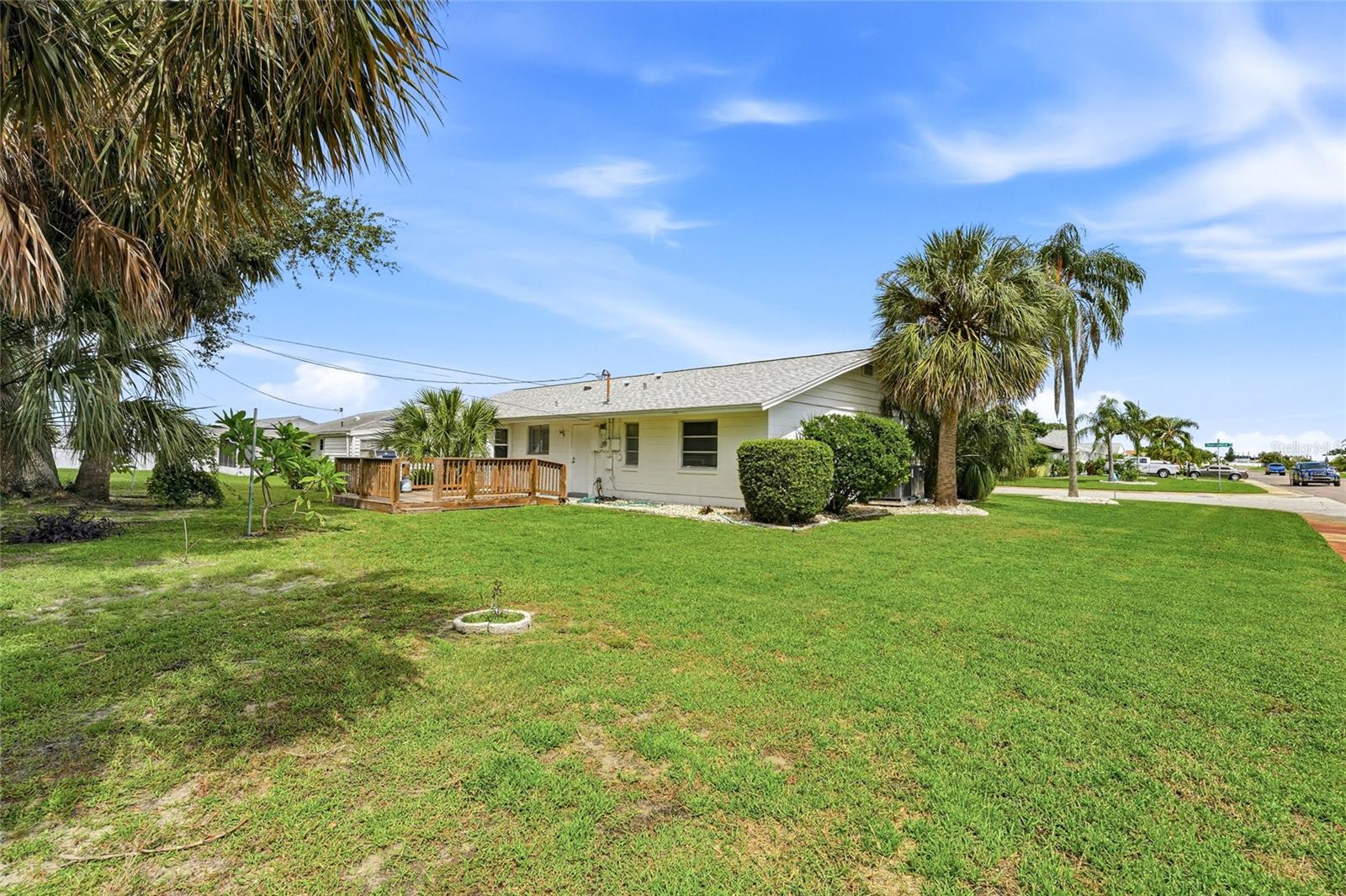 702 THUNDERBIRD AVE — photo 6