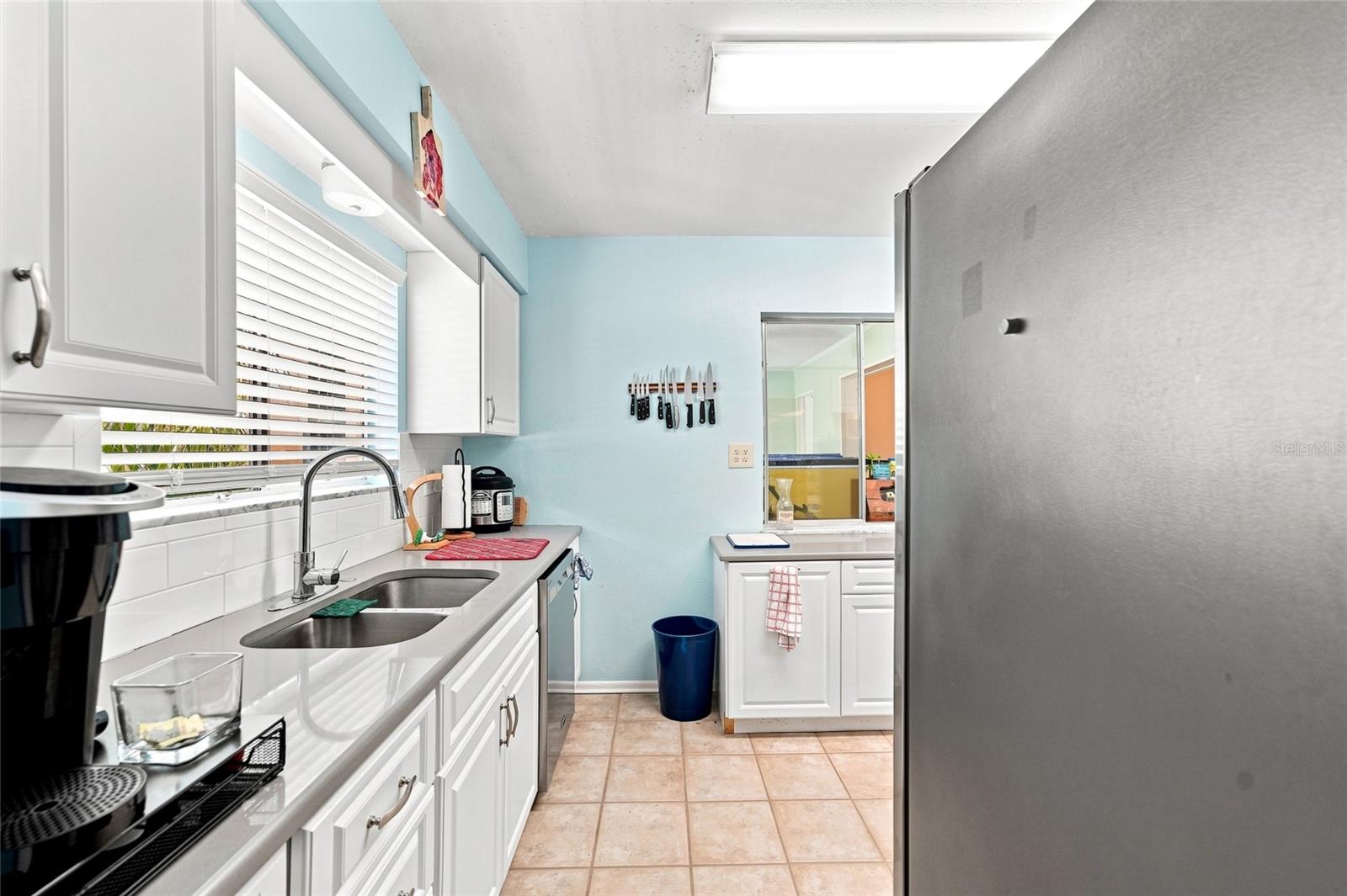 702 THUNDERBIRD AVE — photo 30